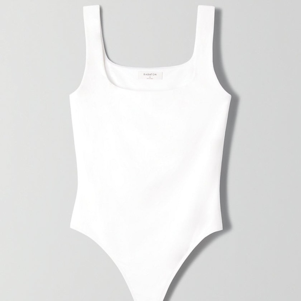 SOLD Aritzia babaton contour bodysuit
